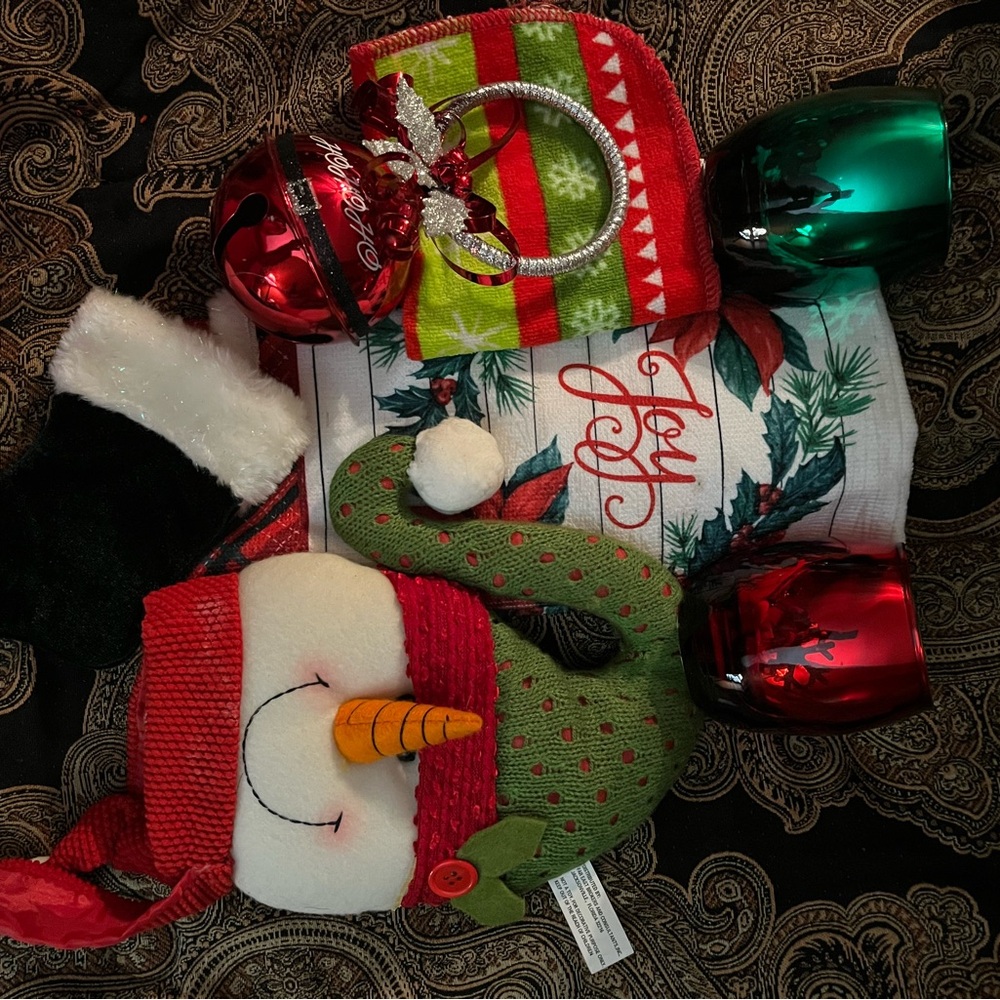 Festive Snowman Holiday Decor Set - Red and Green